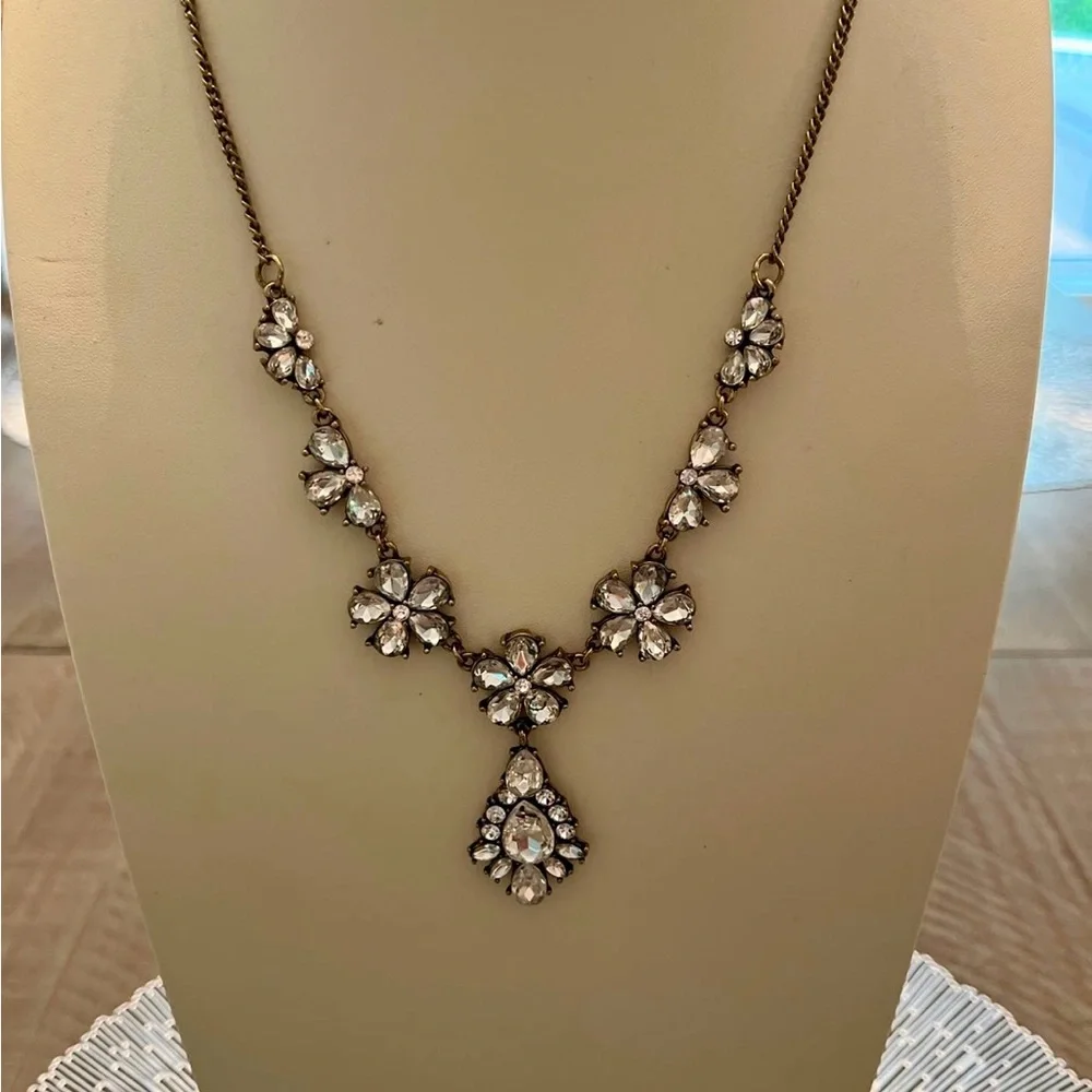 Elegant Silver Floral Necklace-NEW